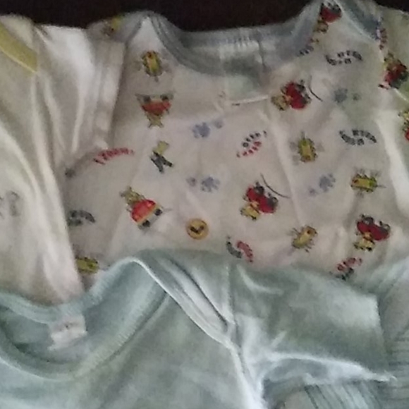 5 onesies 1 to 3 months - Picture 3 of 4